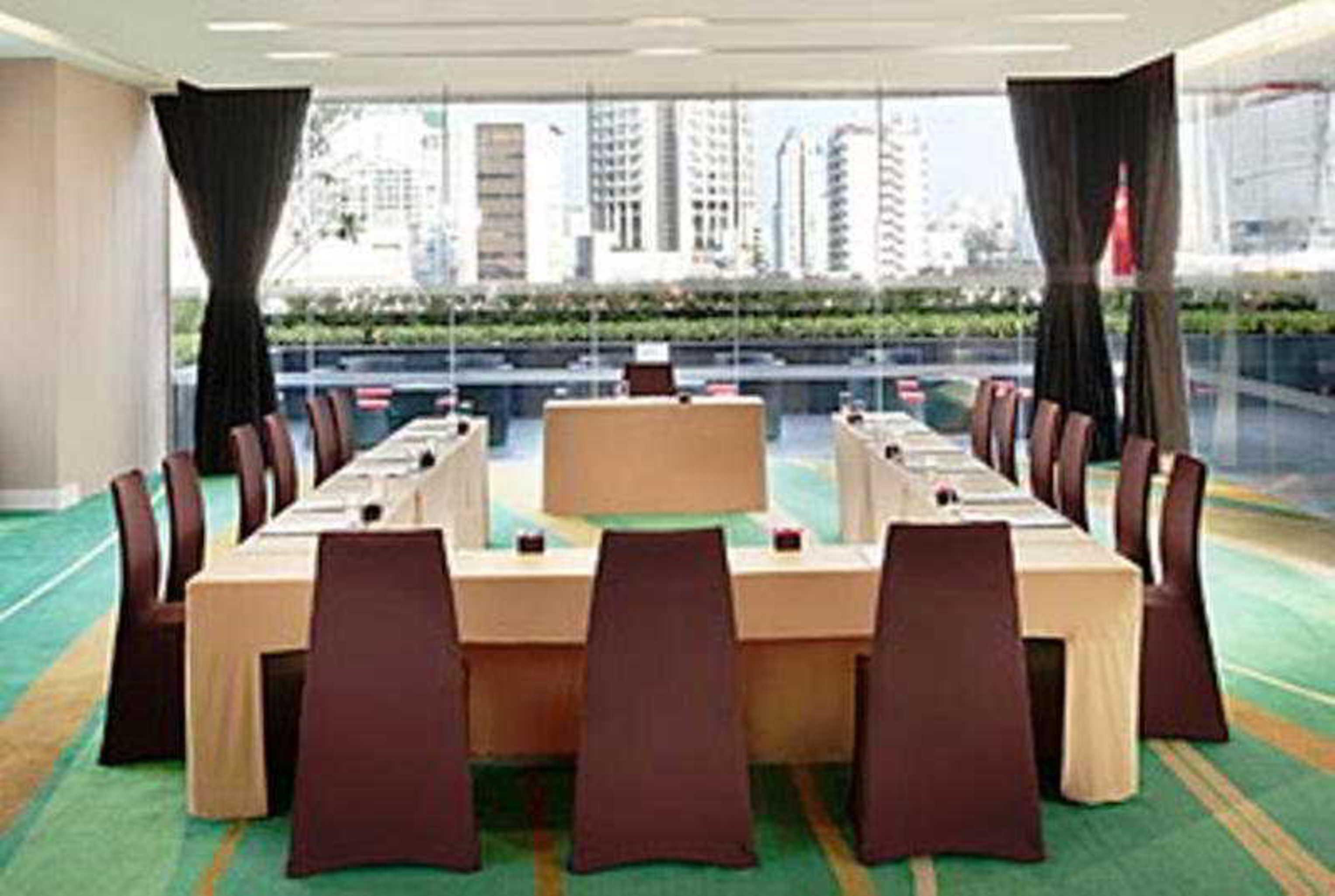 Four Points By Sheraton Bangkok, Sukhumvit 15 Екстер'єр фото